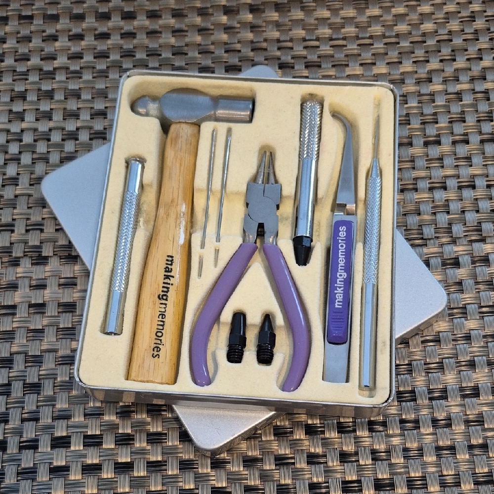 MAKING MEMORIES Craft Grommet Eyelet Tool Kit - Picture 2 of 16